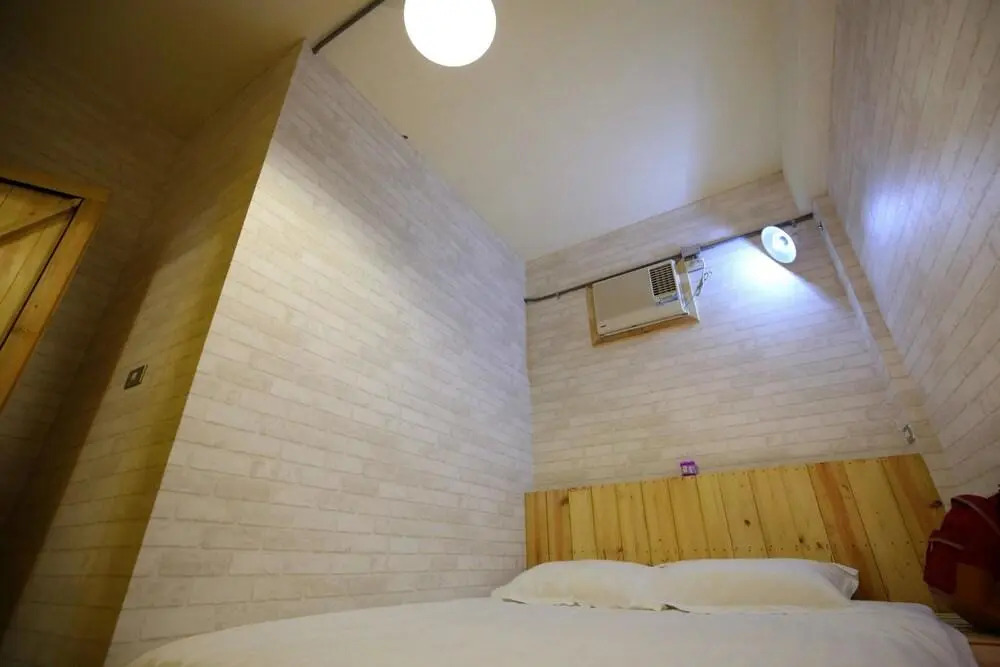 Hive BnB 蜂巢膠囊旅店 - 花蓮火車站旁背包客青旅 - 步行5分鐘
