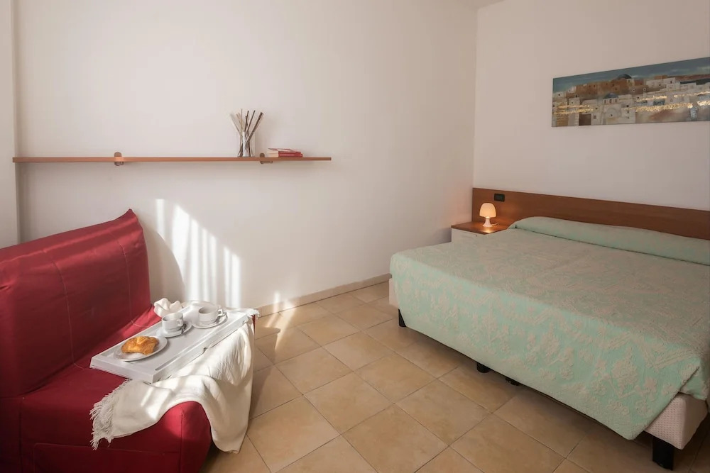 Stylish Residence Le Fontane 1 Bedroom Apartment B3 Sleeps 3 Premium No0760