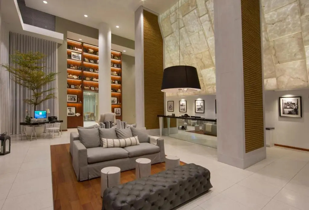 Monte Carlo Suites in Miami Beach