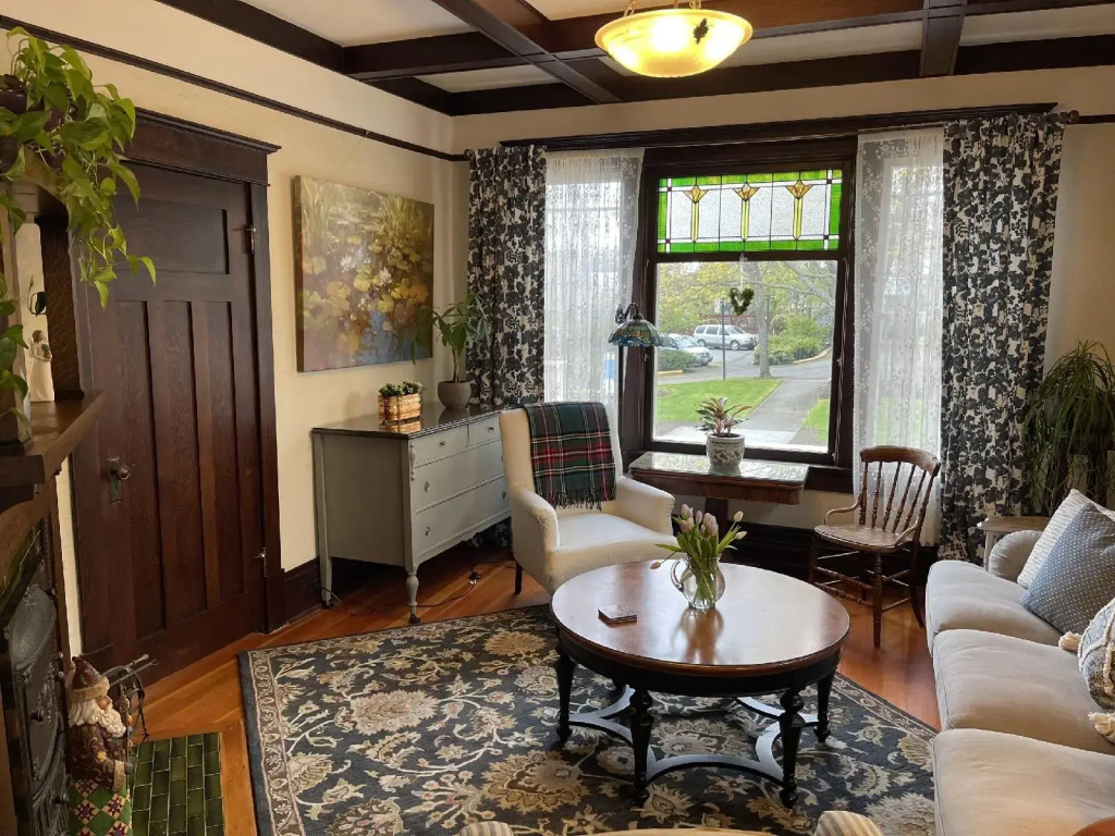 Fisher House Victoria Bed and Breakfast