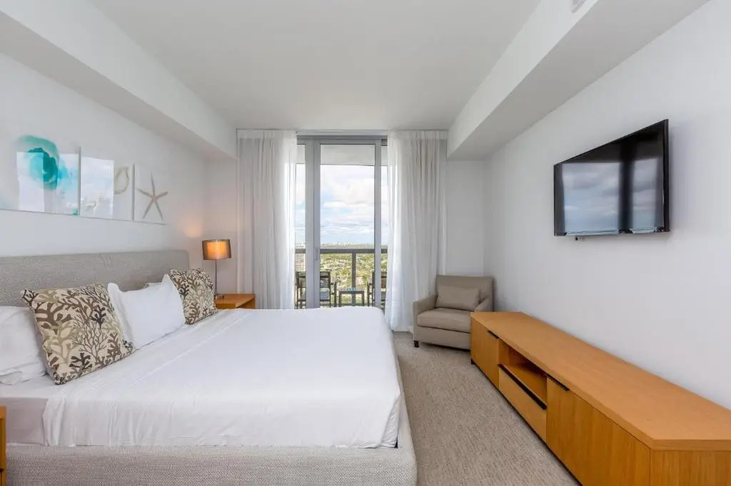 2/2 Miami - Panoramic views at Beachwalk Resort 27th for 6 guests by Ammos VR
