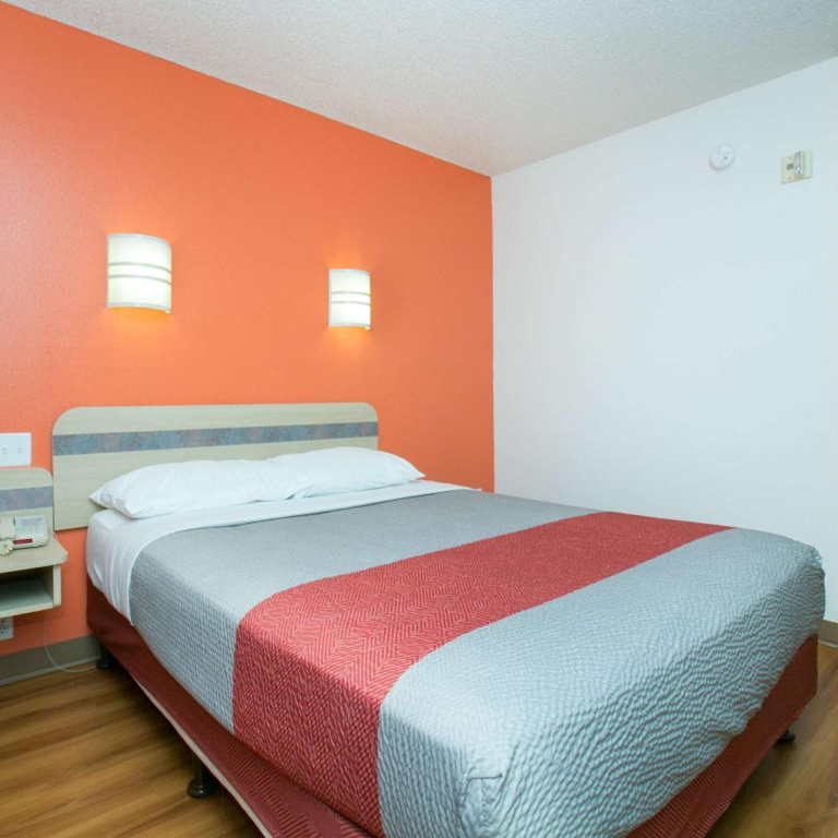 Motel 6-Brooklyn Center, MN - Minneapolis