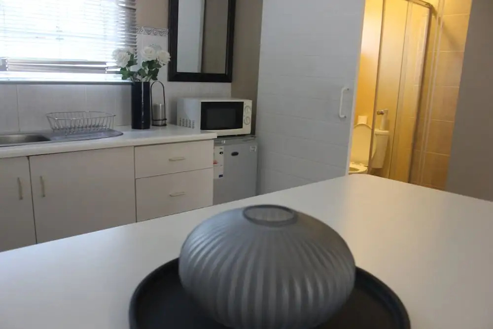 Chic & Serene 1-Bed Haven in Roodepoort