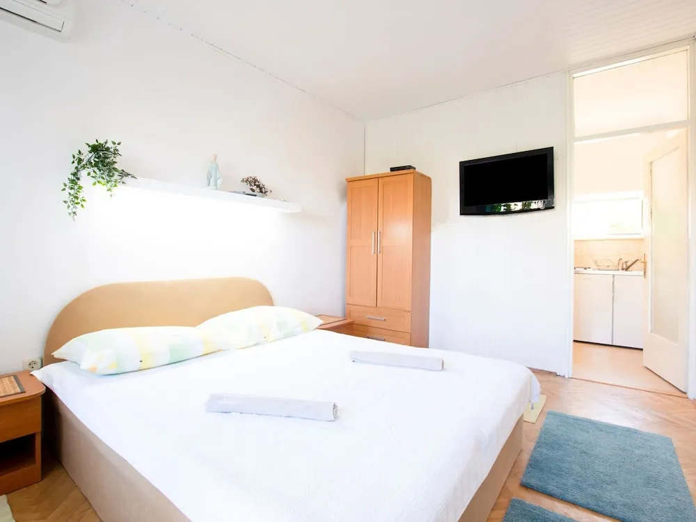 Cosy Holiday Home in Baška Voda With Terrace