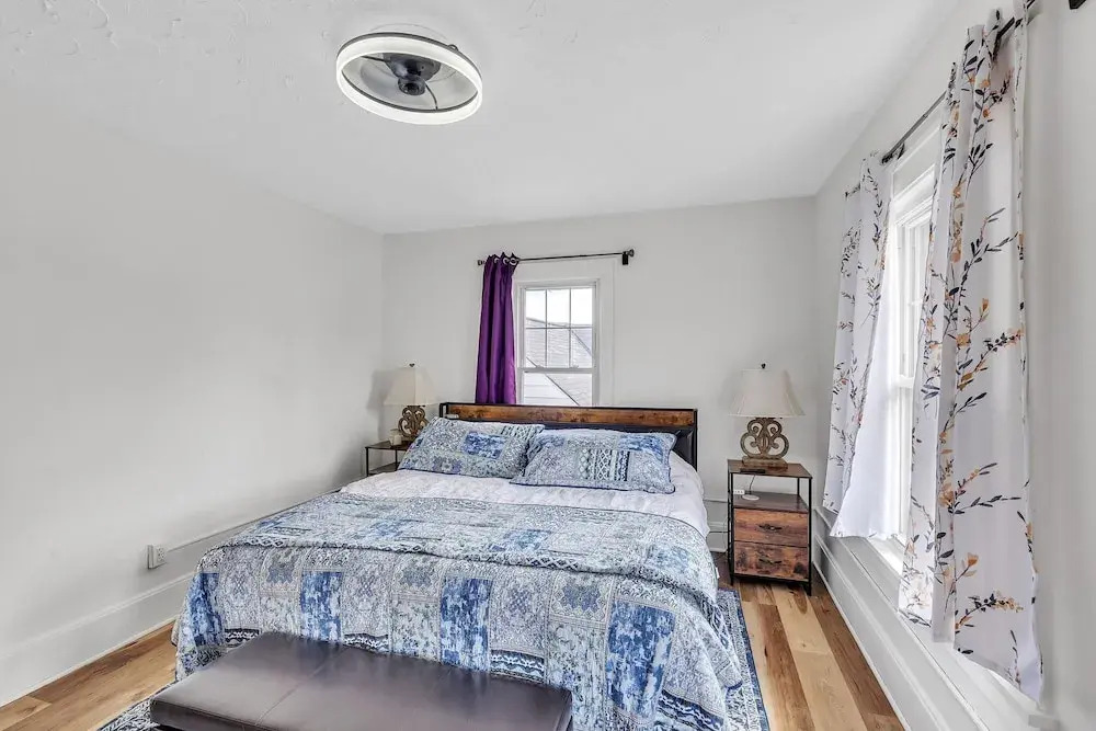 Cozy Getaway With Hot Tub, Patio & Fenced Yard 3 Bedroom Home