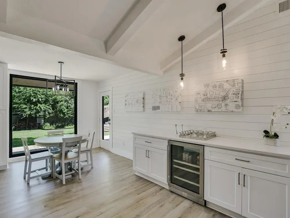 Charming Ranch Home Near Dell With Cocktail Pool