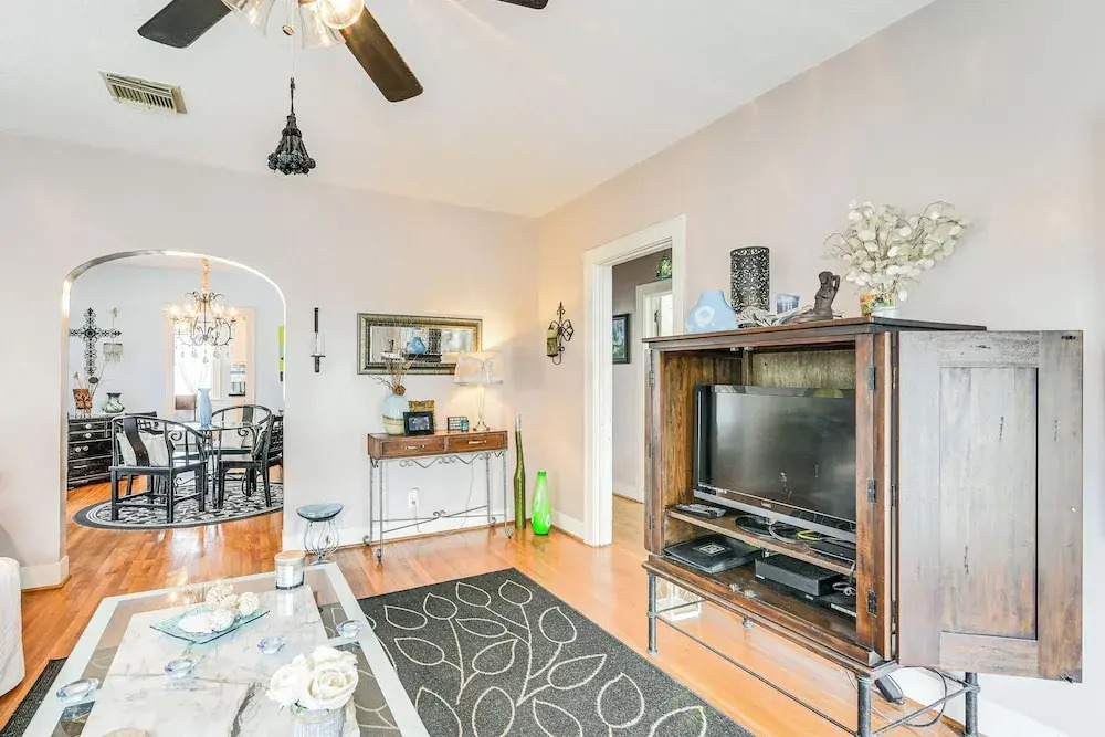 1/2 Mi to Beach! Pet-Friendly Dtwn Galveston Home
