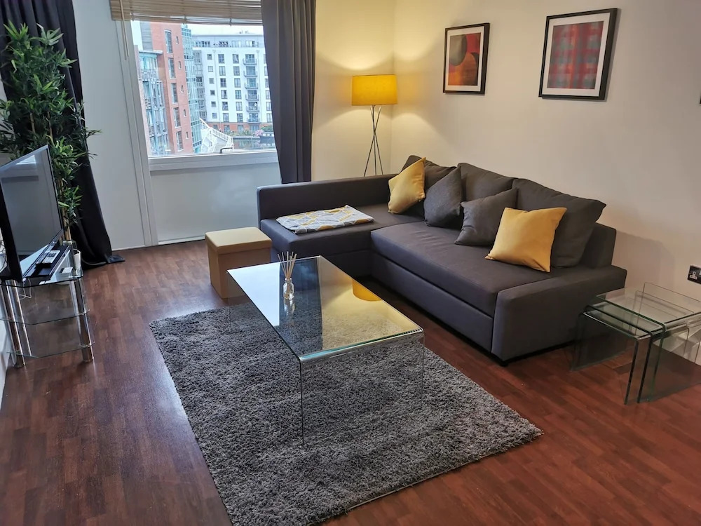 Voyager Apartments * Sleeps 6 * Parking