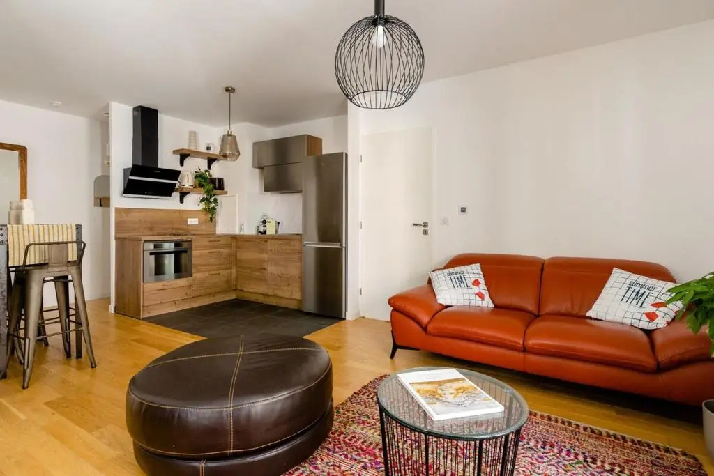 3 p 60 M2 Lesapparts Paris-Clichy terrasse équipée et wifi gratuit