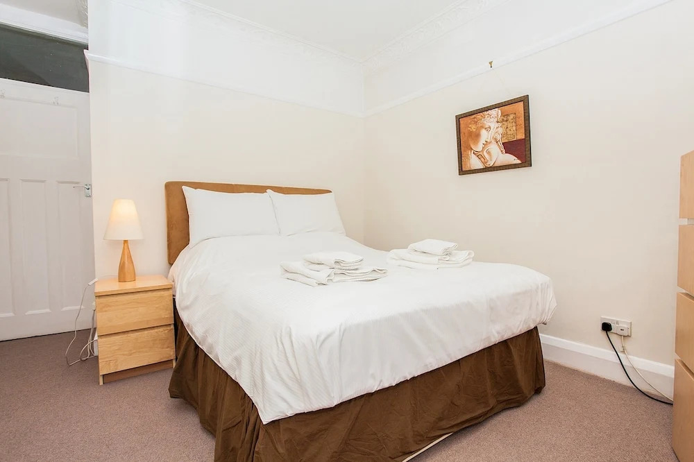 Spacious 2 Bedroom Flat in North West London