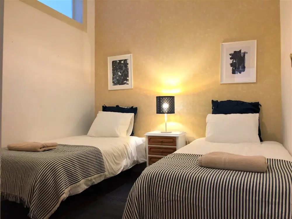 Charming Vintage Auto Check-in Flat in Baixa