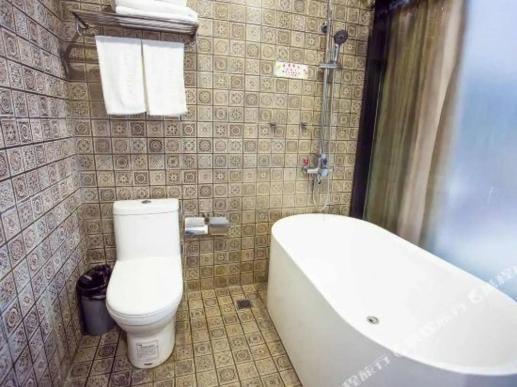 Dandong Yihai Business Hotel