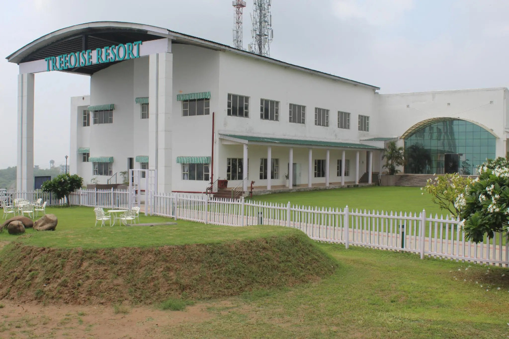 Treeoise Resort