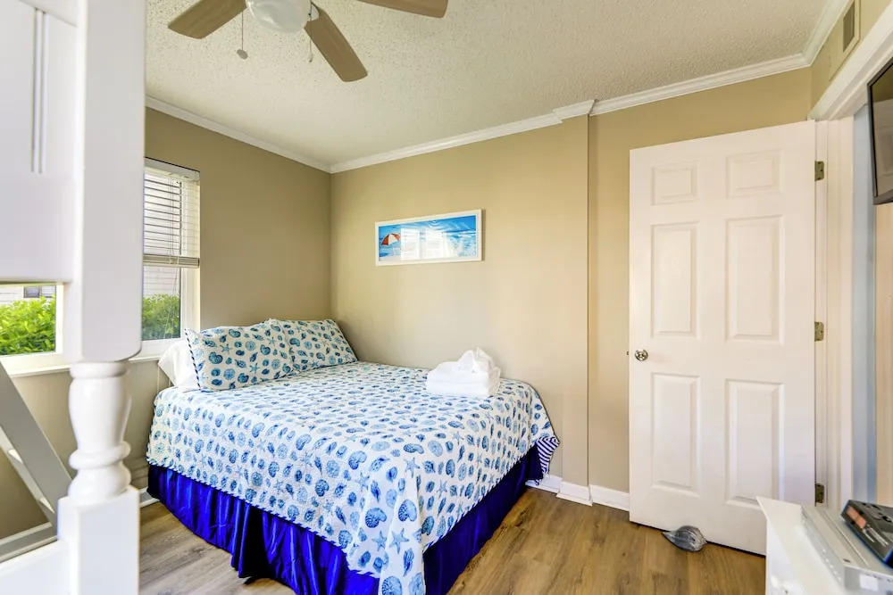 Emerald Isle Resort-style Condo: Walk to Beaches!