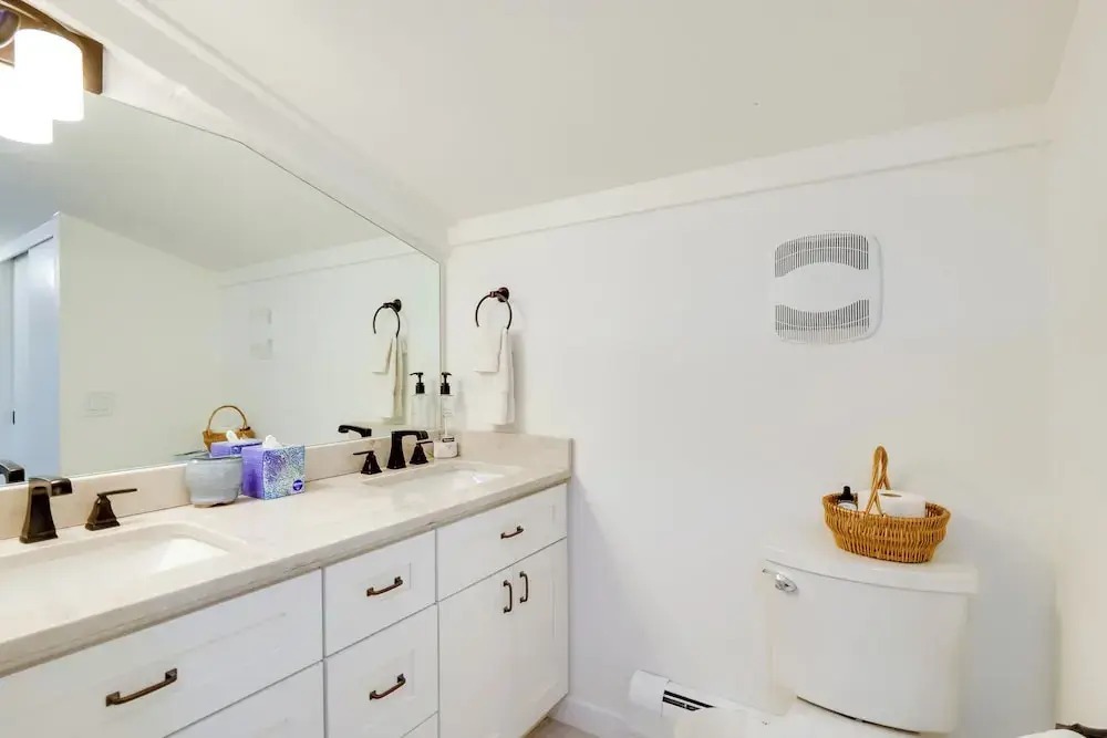 Beautiful Breck Townhome w/ Pool: 1 Mi to Main St!