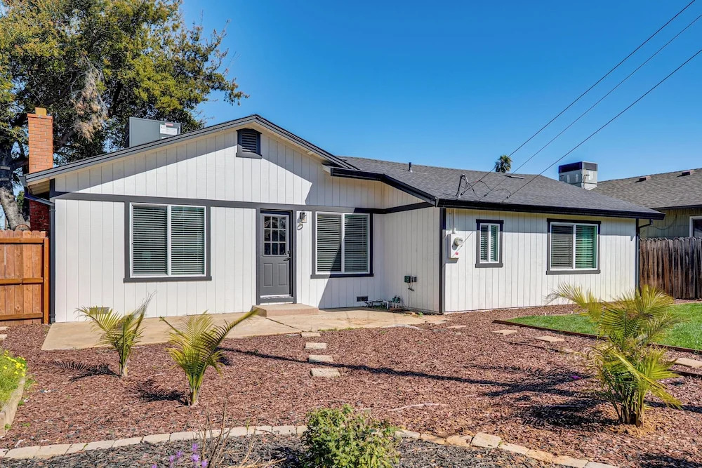 Pet-friendly Rental, Fenced Yard in Rancho Cordova