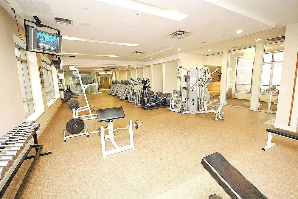 Sarkar Suites - 3888 Duke of York Blvd