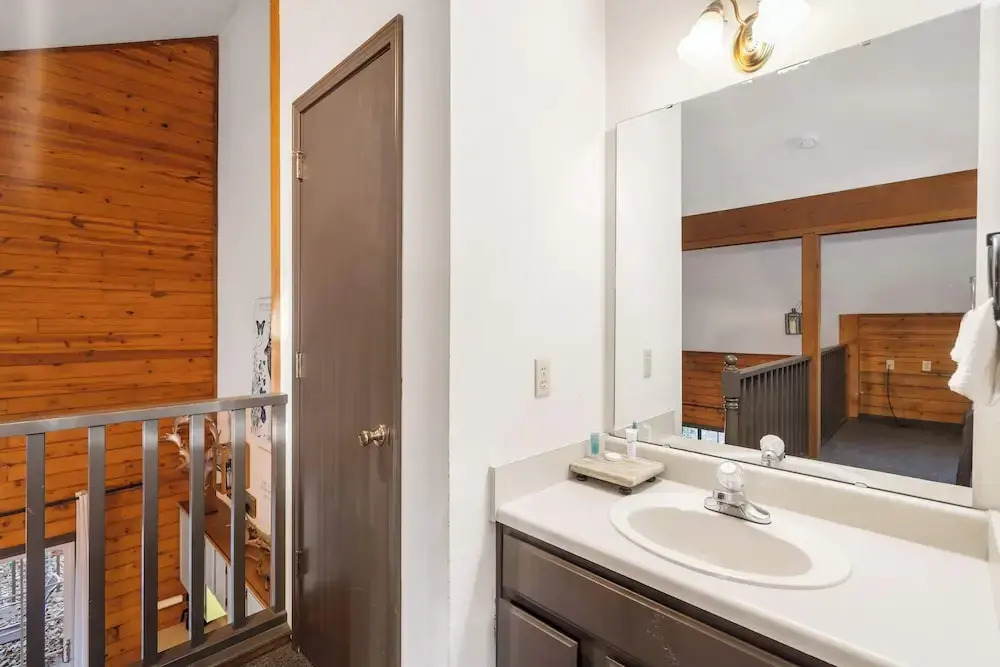Whitetail Cabin Getaway for 6