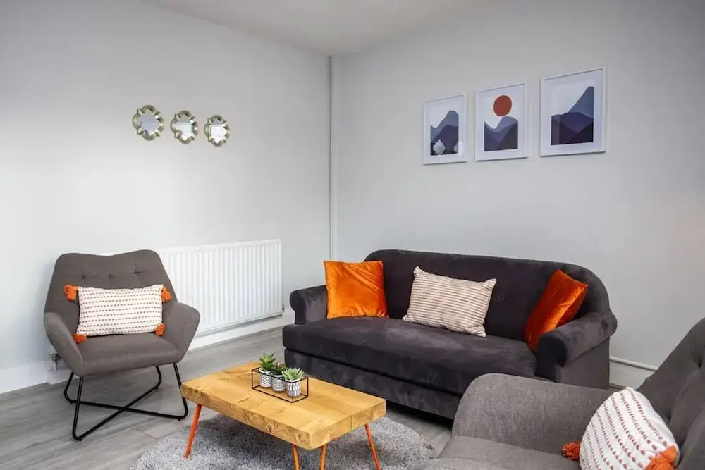 Large 3 Bed Apartment-sea Road