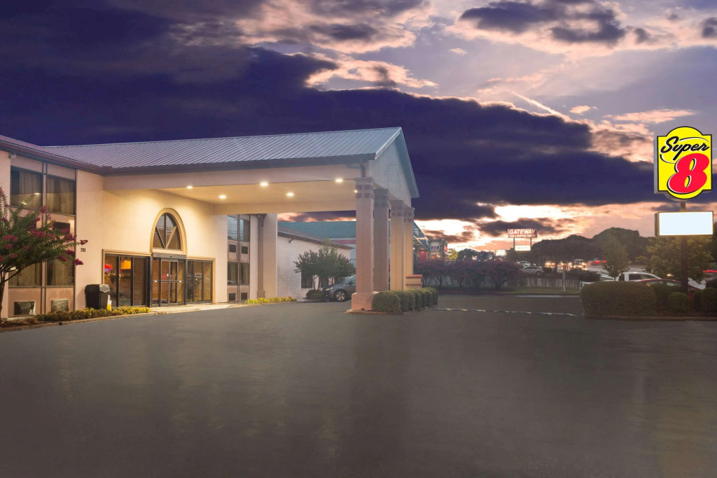 Super 8 by Wyndham Oxford MS University Area