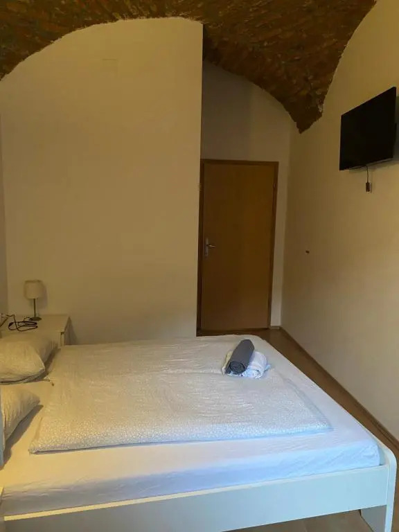 Rooms and apartments Nokturno