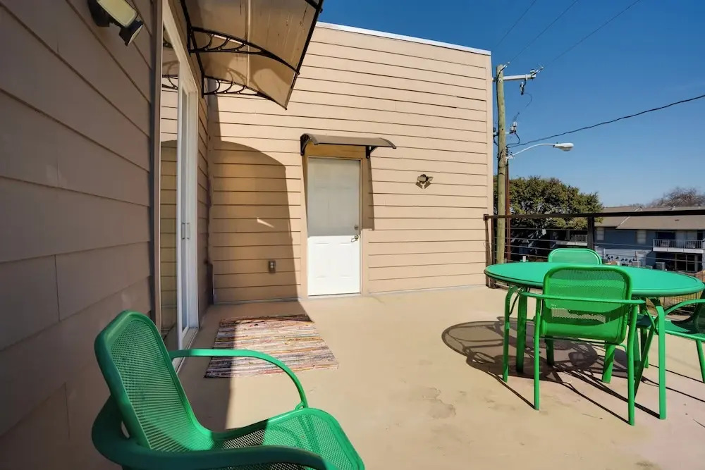 Spacious Lake Highland Townhome W/ Pool!