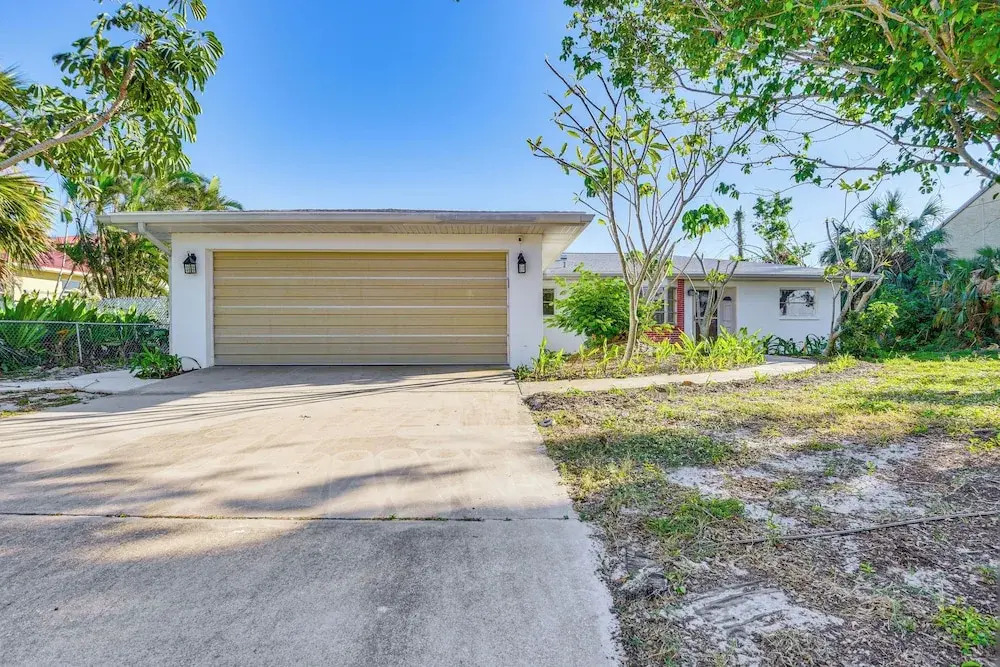 6 Mi to Anna Maria Island: Modern Bradenton Home