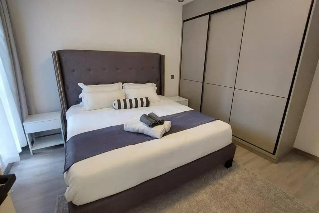 Lovely 2 br serviced apartment with pool