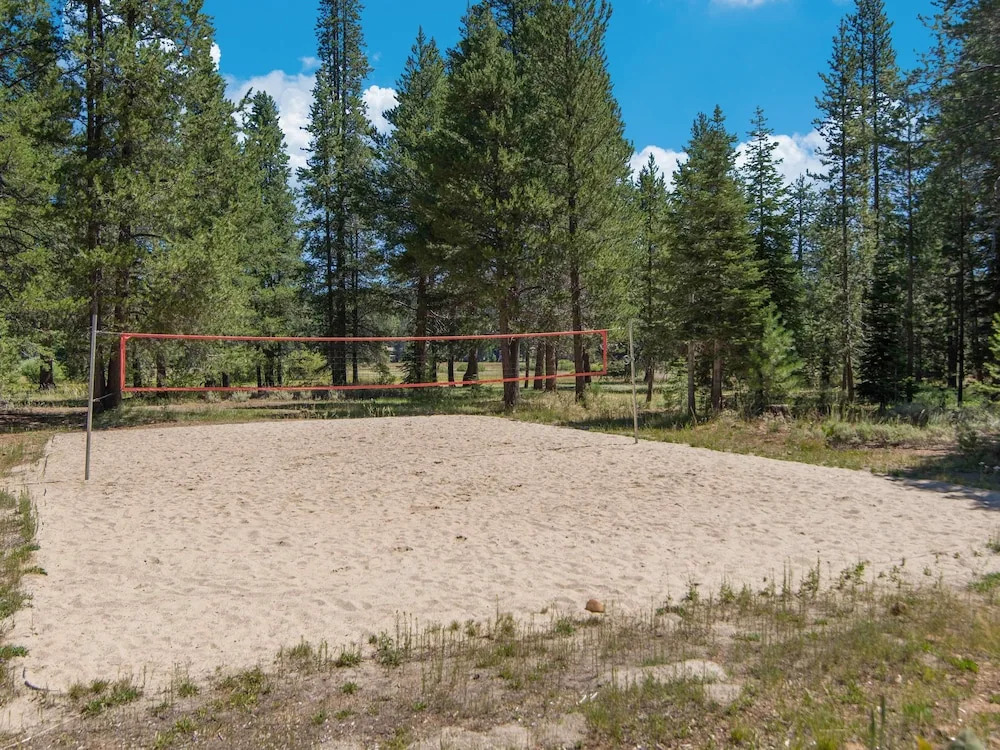 Grand Mountain Lodge W/ Tahoe Donner Amenities 4 Bedroom Home
