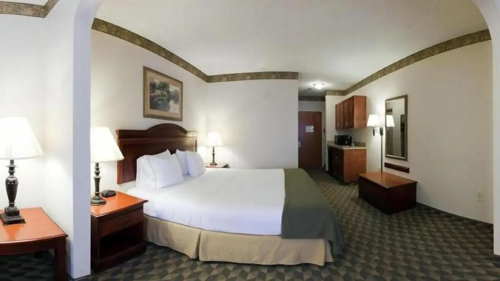 Holiday Inn Express Hotel & Suites Laurinburg by IHG