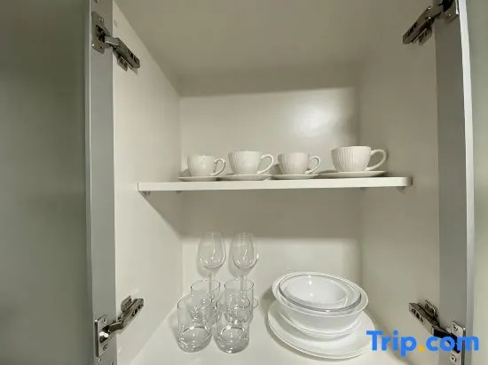 Gentry Manor - Bright Unit with Balcony near Okada & Airport - 6C