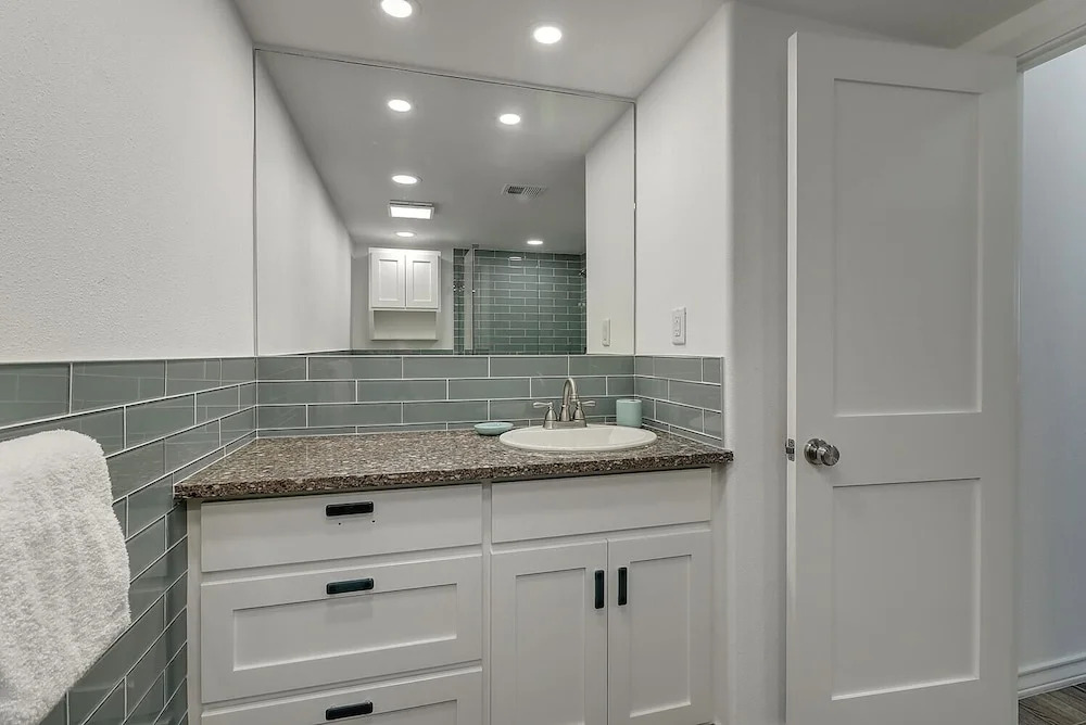 Channelview 208 2 Bedroom Condo by Redawning