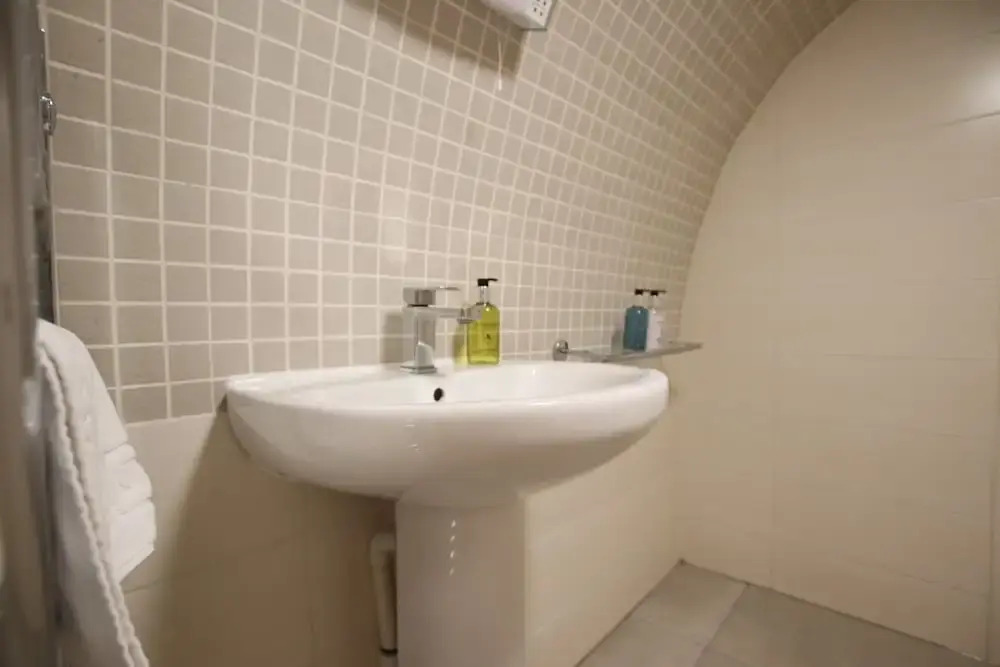Charming Flat With Private Patio in Clifton