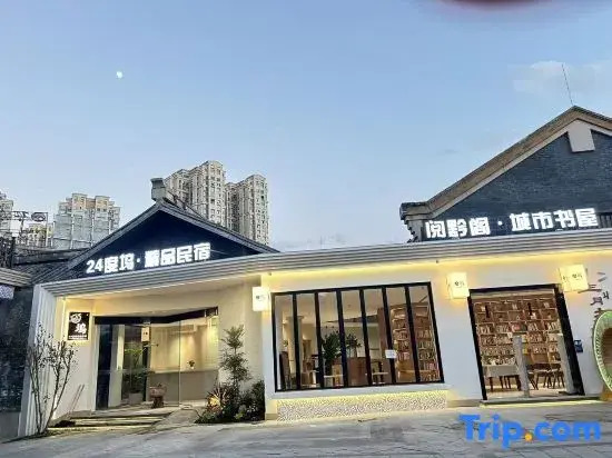 24° North Latitude Theme Hotel