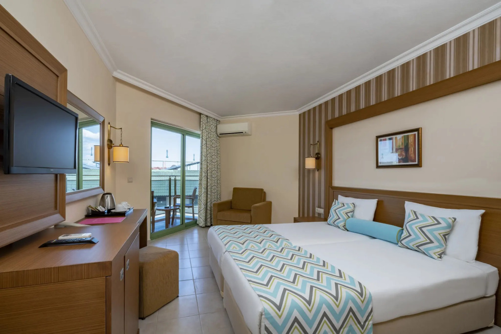 Iz Flower Side Beach Hotel