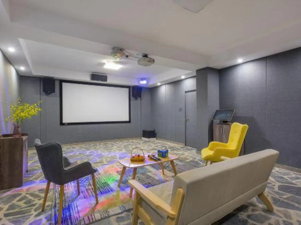 Anji Qingyun Mountain Residence, Cloud Grassland Light Luxury Pool Designer Resort