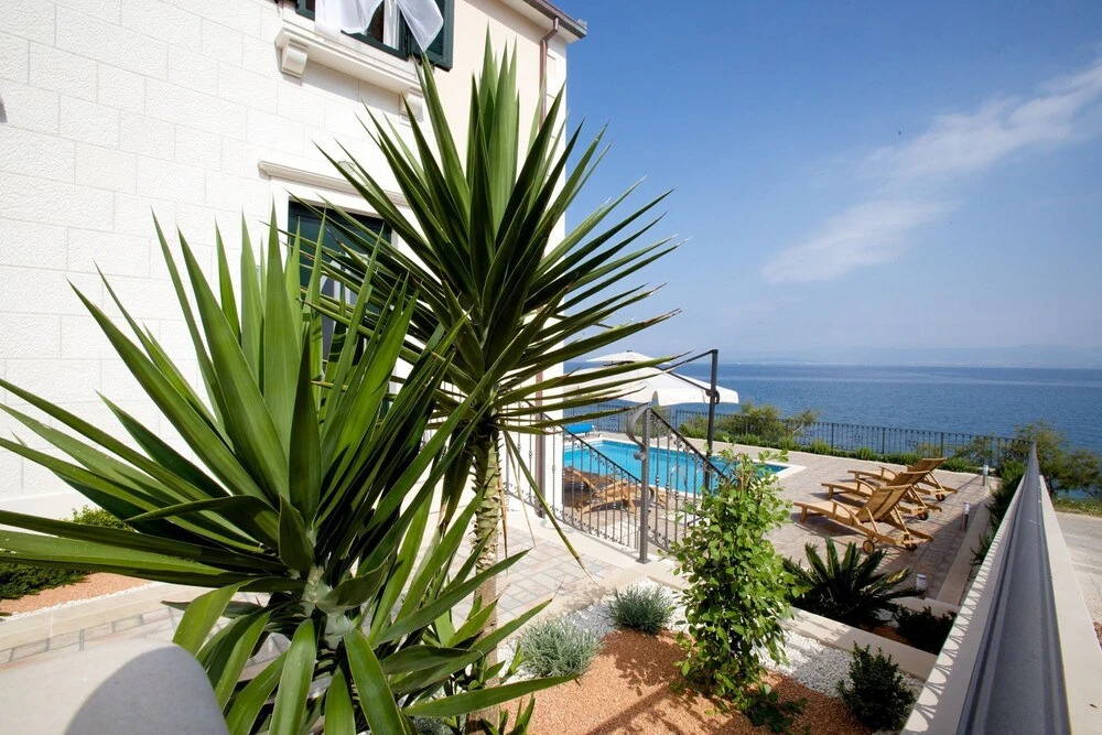 Paula - With Pool and sea View - A2