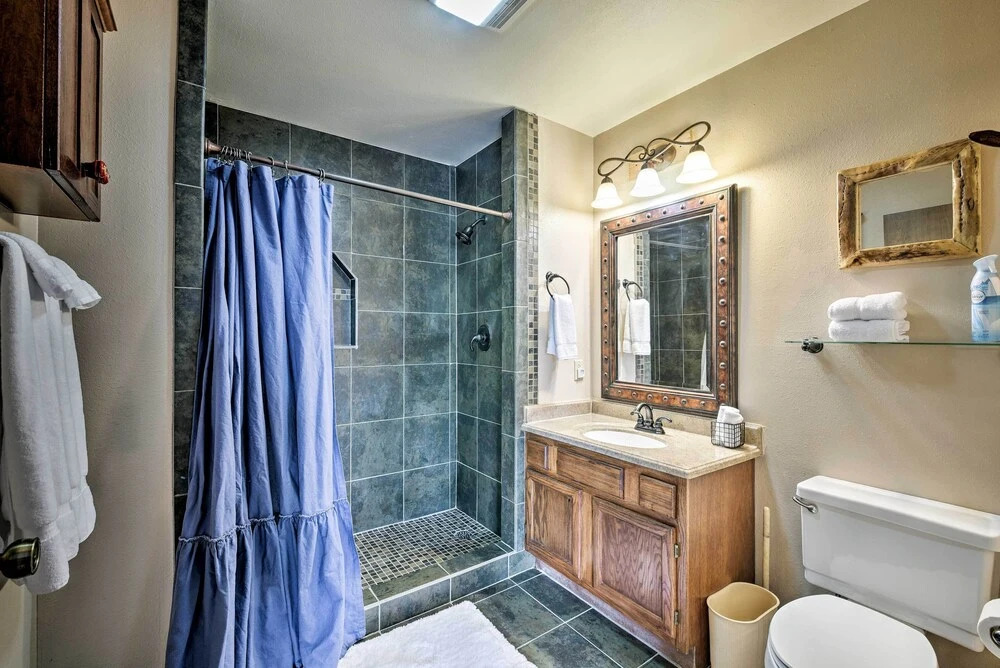 Cabin-style Condo w/ Deck Near Angel Fire Resort
