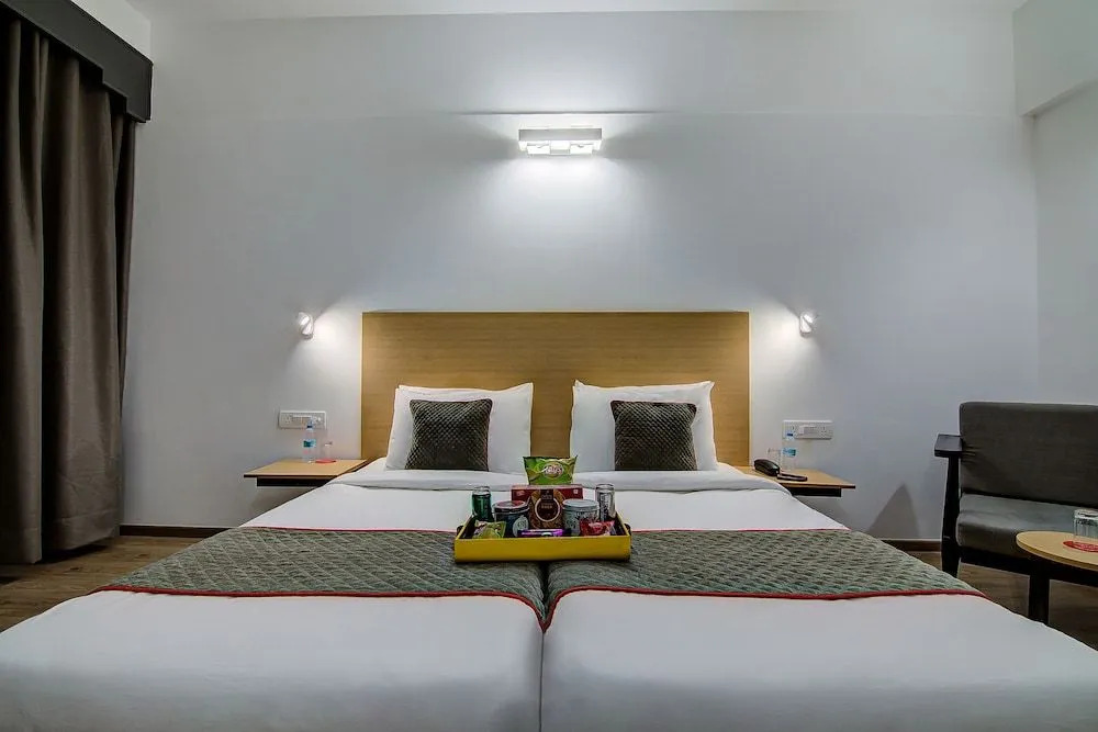 Super Townhouse Lakdikapul