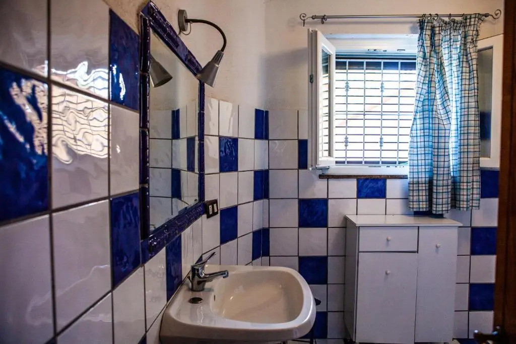 Casa Vacanze a 200 mt spiaggia con 5 camere 2 bagni e 9 posti letto