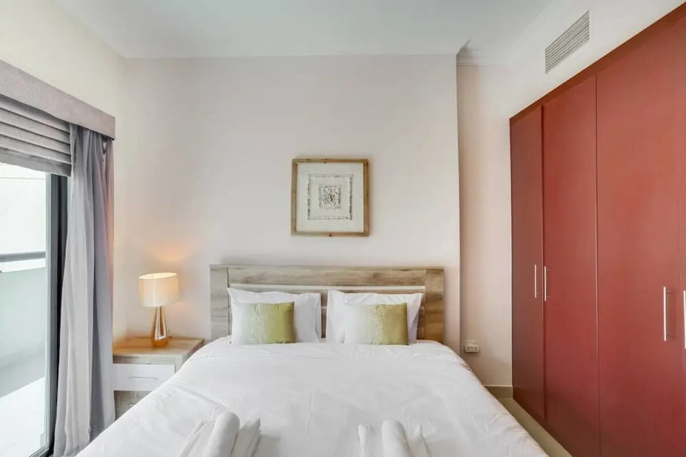 Spacious & Bright Apt In Marina, Sleep 6!