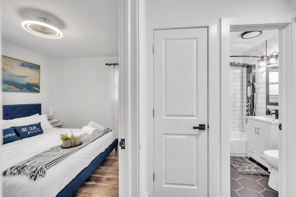 Modern Luxury Amenities Near Woodfield Mall 2 Bedroom Home by RedAwning