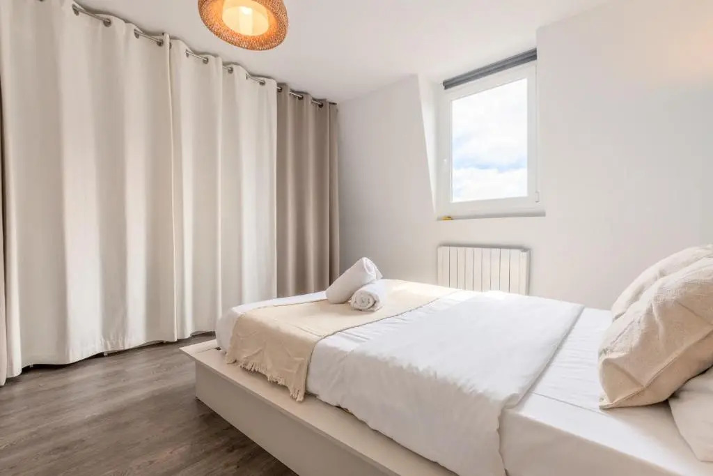 lille centre - beautiful bright and cozy t2! 3pers