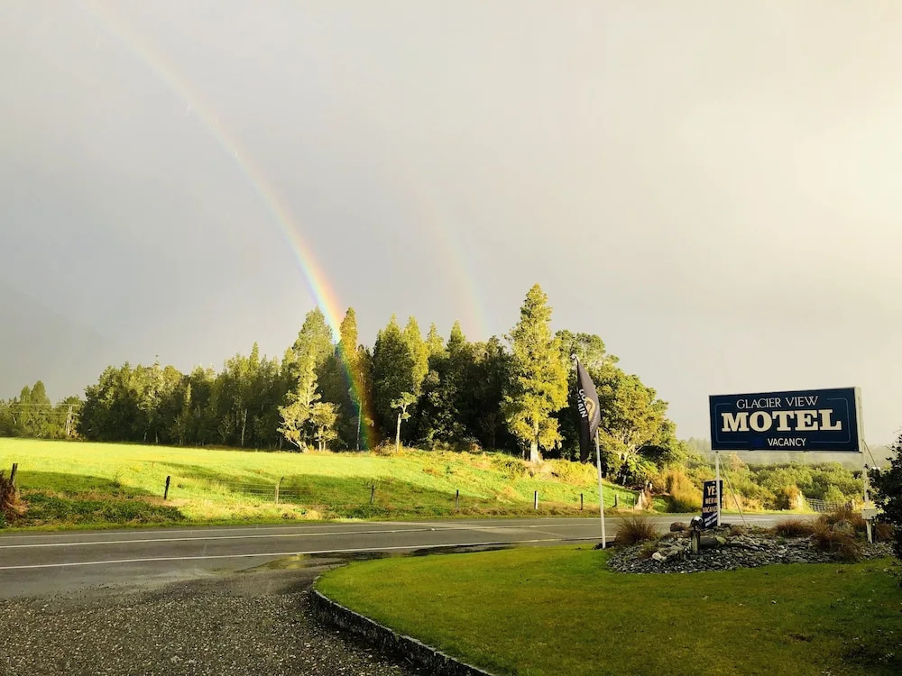 Glacier View Motel
