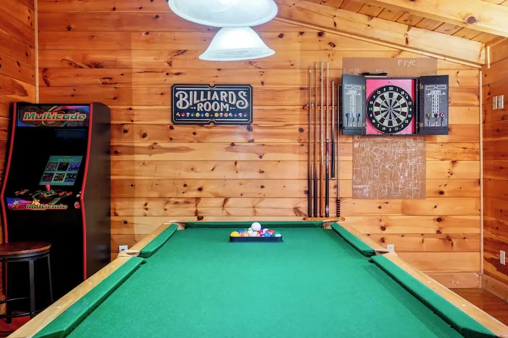 Sevierville Cabin w/ Deck: Minutes to Pigeon Forge