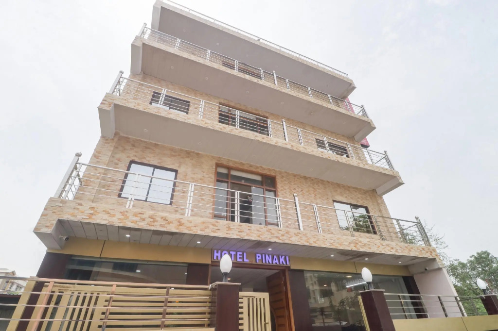 Capital O 82525 Hotel Pinaki