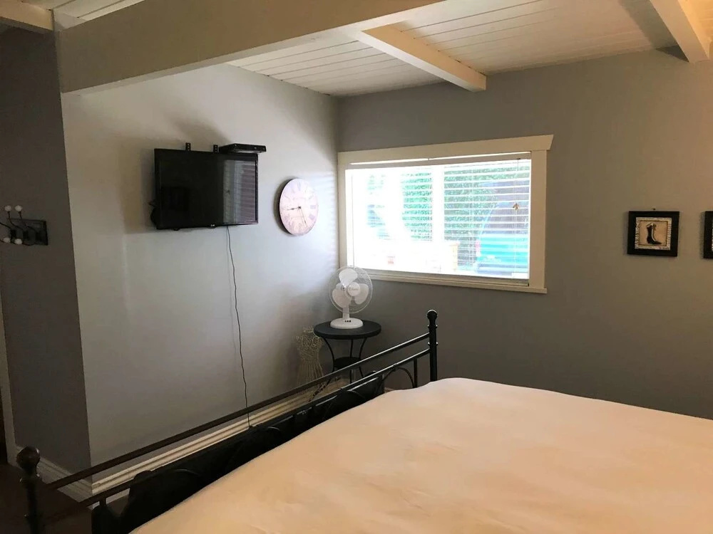 4 B/R Oceanfront Home - Estate Property Hot Tub/ Stairs to Beach