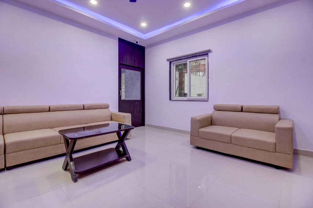 OYO Flagship 72818 Grand Mythri