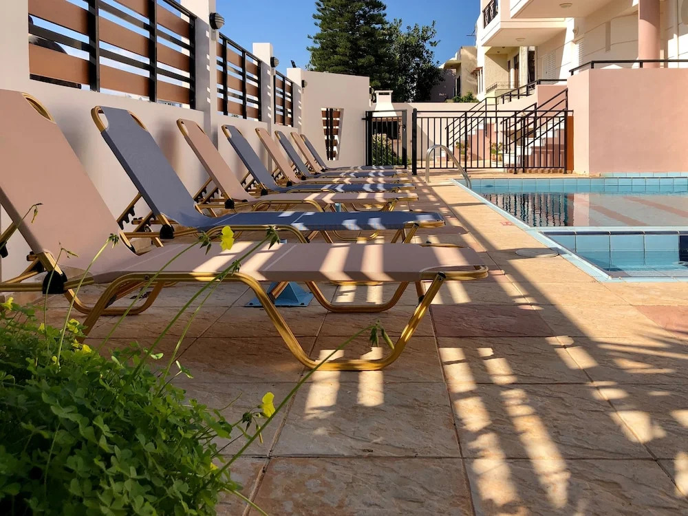 Nirevel Apartments