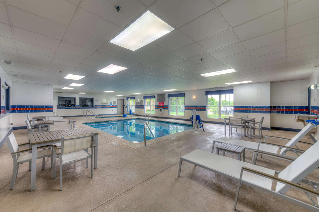 Country Inn & Suites by Radisson, Crystal Lake, IL